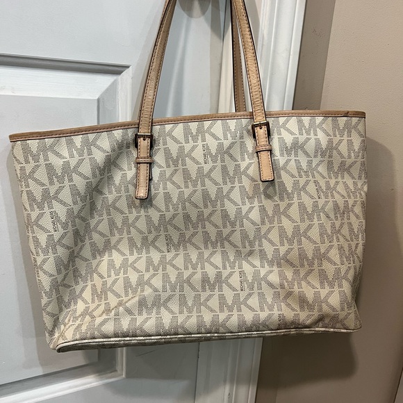 Michael Kors purse - Picture 3 of 4